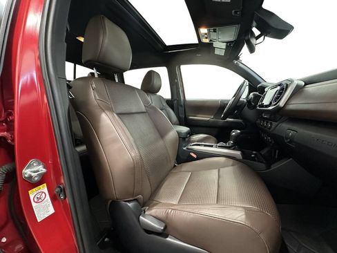 Used 2019 Toyota Tacoma Limited AWD/4WD image 15