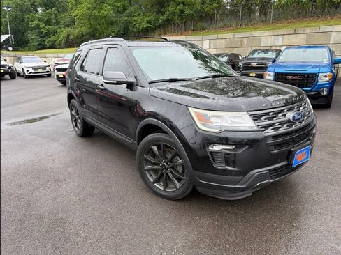 Used 2019 Ford Explorer XLT w/ Equipment Group 202A AWD/4WD image 3