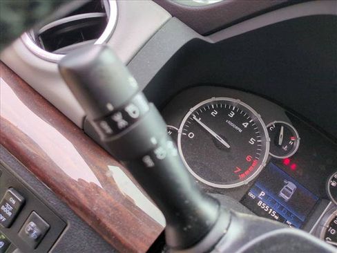 Used 2016 Toyota Tundra Limited w/ Limited Premium Package RWD image 11