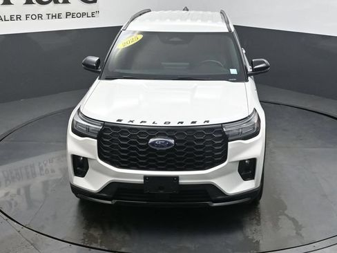 Used 2025 Ford Explorer ST-Line w/ ST-Line Street Pack AWD/4WD image 61