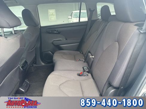 Used 2024 Toyota Highlander LE AWD/4WD image 19