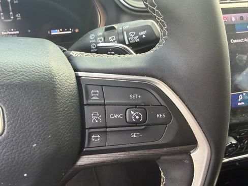 Used 2023 Jeep Grand Cherokee L Limited w/ Black Appearance Package image 9