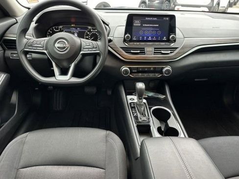 Used 2024 Nissan Altima 2.5 SR image 2