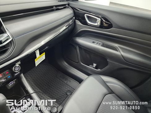 New 2026 Jeep Compass Latitude AWD/4WD image 12