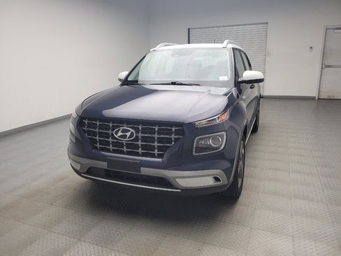 Used 2023 Hyundai Venue Limited FWD image 15