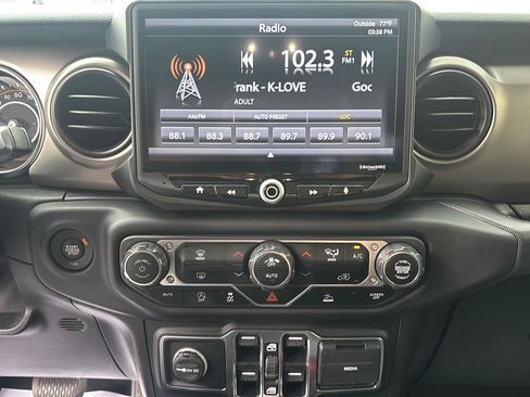Used 2021 Jeep Gladiator Sport AWD/4WD image 14
