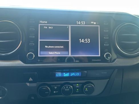 Used 2022 Toyota Tacoma TRD Off-Road w/ Technology Package image 8