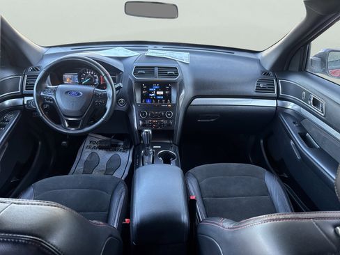 Used 2019 Ford Explorer XLT w/ XLT Sport Appearance Package image 17