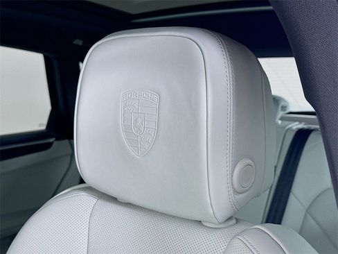 New 2026 Porsche Macan Turbo image 15