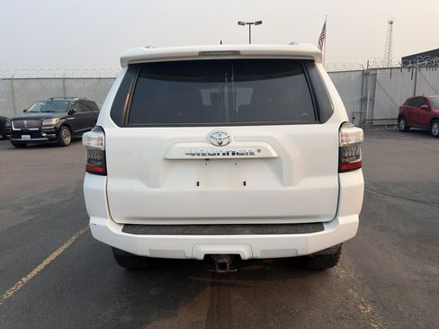 Used 2017 Toyota 4Runner SR5 AWD/4WD image 6