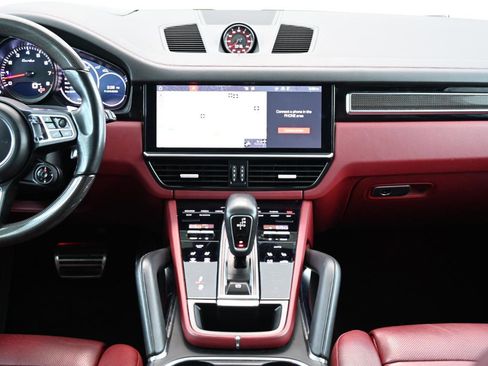 Used 2019 Porsche Cayenne Turbo w/ Sportdesign Package image 26