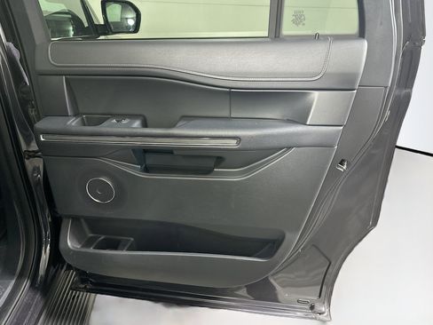Used 2024 Ford Expedition Max XLT image 33