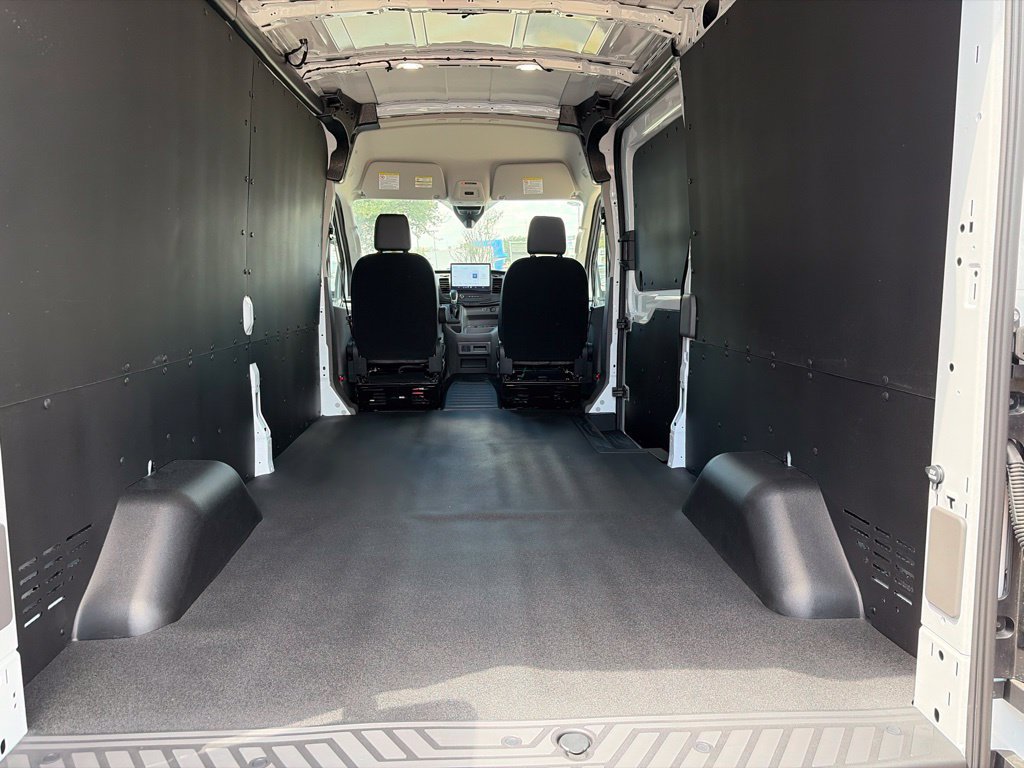 New 2026 Ford Transit 250 148 Medium Roof w/ Load Area Protection Package RWD image 8