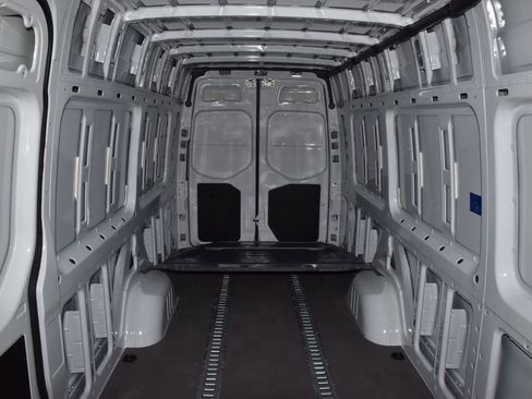 Used 2025 Mercedes-Benz Sprinter 2500 image 22