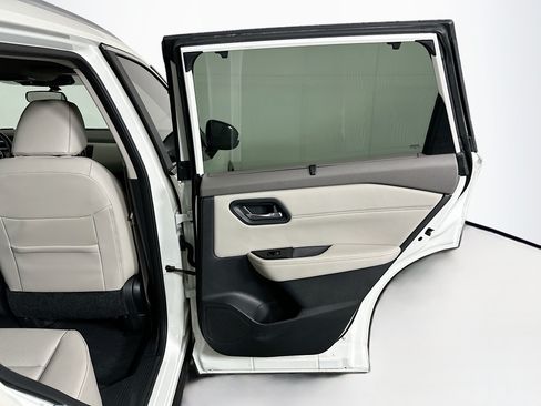 Used 2023 Nissan Rogue SV w/ SV Premium B Package FWD image 30