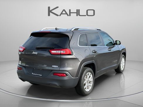 Used 2016 Jeep Cherokee Latitude w/ Cold Weather Group FWD image 4