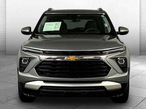 Used 2025 Chevrolet TrailBlazer LT AWD/4WD image 2