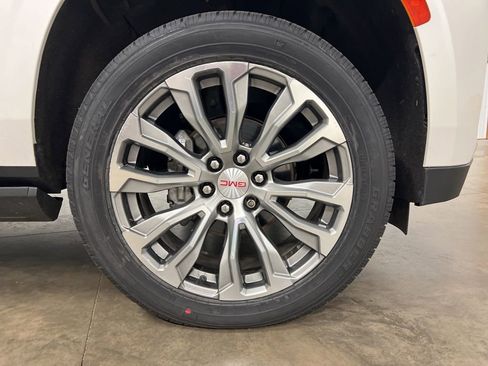 Certified 2022 GMC Yukon XL Denali w/ Advanced Technology Package image 7