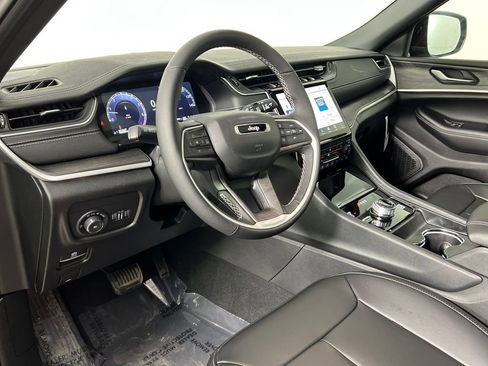 New 2025 Jeep Grand Cherokee Limited image 29