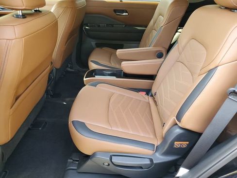 Used 2024 Nissan Pathfinder Platinum FWD image 22