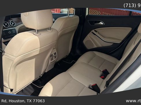Used 2017 Mercedes-Benz GLA 250 w/ Premium Package image 28