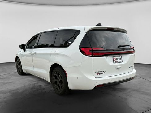Used 2024 Chrysler Pacifica Limited FWD image 7