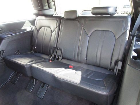 Used 2021 Ford Expedition Limited image 12