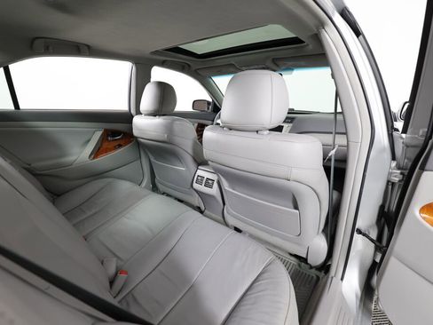 Used 2011 Toyota Camry XLE image 19