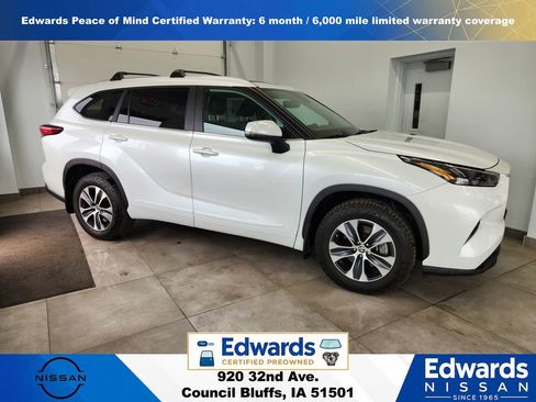 Used 2023 Toyota Highlander XLE AWD/4WD image 2