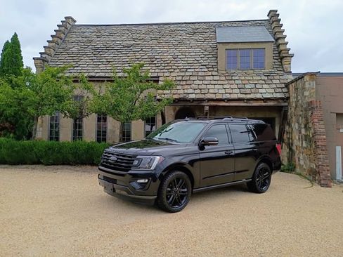 Used 2021 Ford Expedition Limited RWD image 1