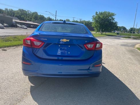 Used 2018 Chevrolet Cruze LT w/ Convenience Package FWD image 6