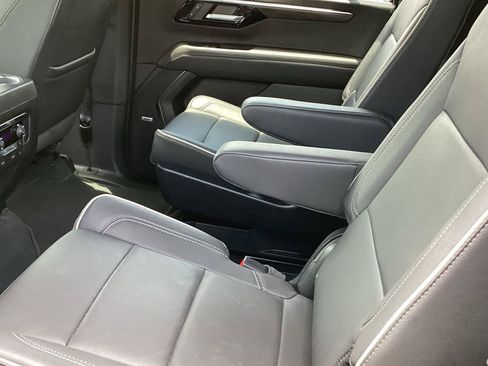 Used 2025 Chevrolet Suburban Premier AWD/4WD image 5