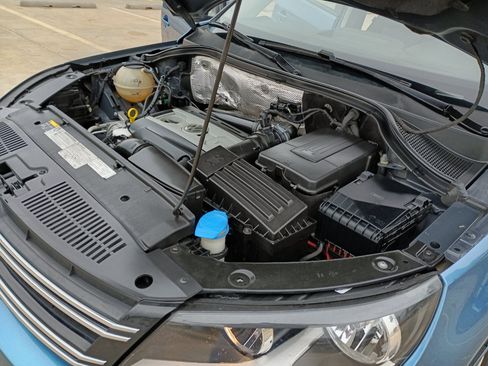 Used 2017 Volkswagen Tiguan S image 39