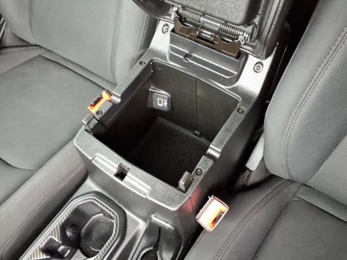 Used 2018 Jeep Wrangler Unlimited Sport S image 30