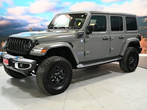 Used 2023 Jeep Wrangler Unlimited Sahara AWD/4WD image 3