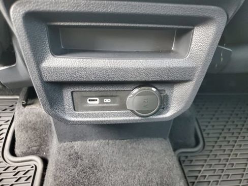 Certified 2023 Volkswagen Tiguan SE FWD image 18