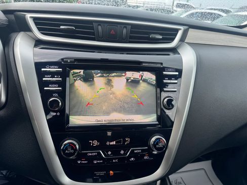 Used 2018 Nissan Murano SV FWD image 17