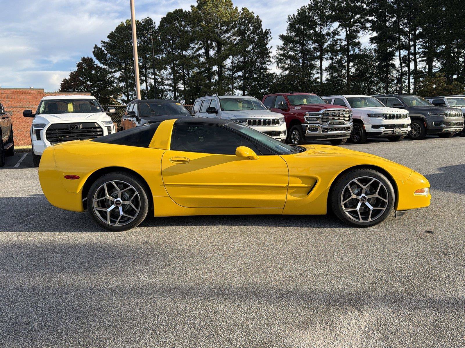 Used 2001 Chevrolet Corvette Coupe w/ Preferred Equipment Group2 RWD image 4