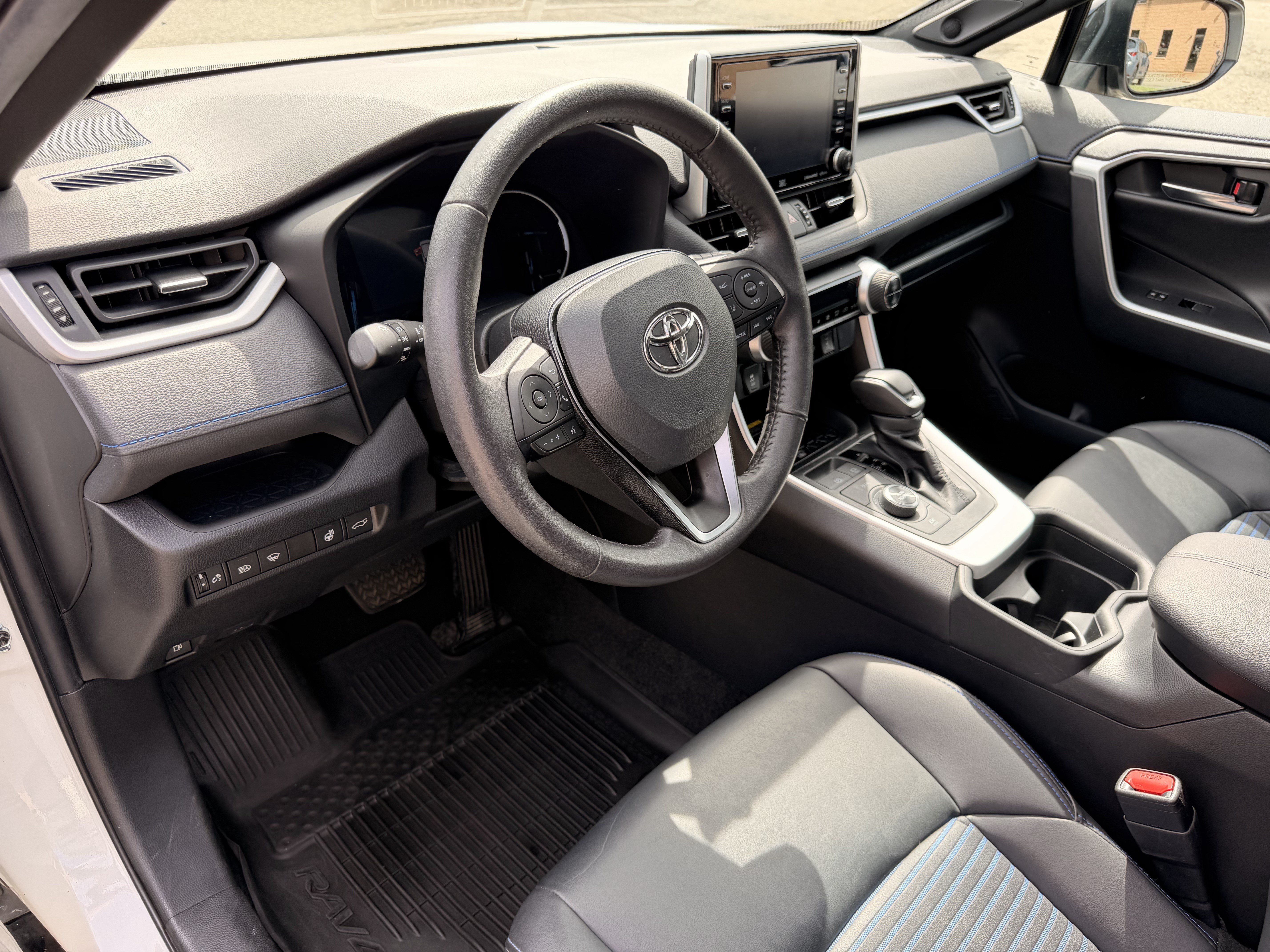 Used 2021 Toyota RAV4 XSE AWD/4WD image 14