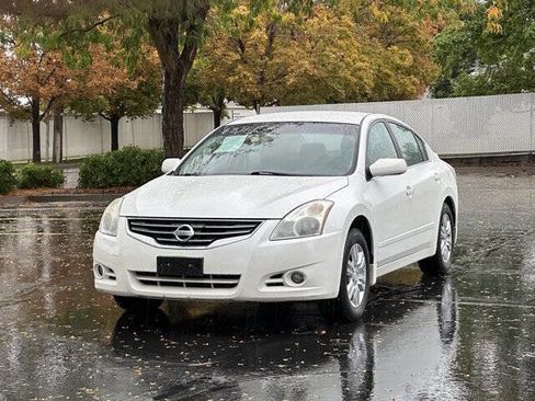 Used 2011 Nissan Altima 2.5 S w/ Special Edition Pkg image 9