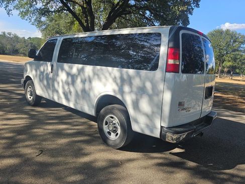 Used 2015 Chevrolet Express 2500 LT w/ LT Preferred Equipment Group image 5