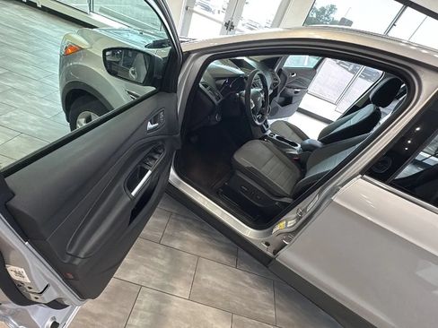 Used 2015 Ford Escape SE FWD image 18