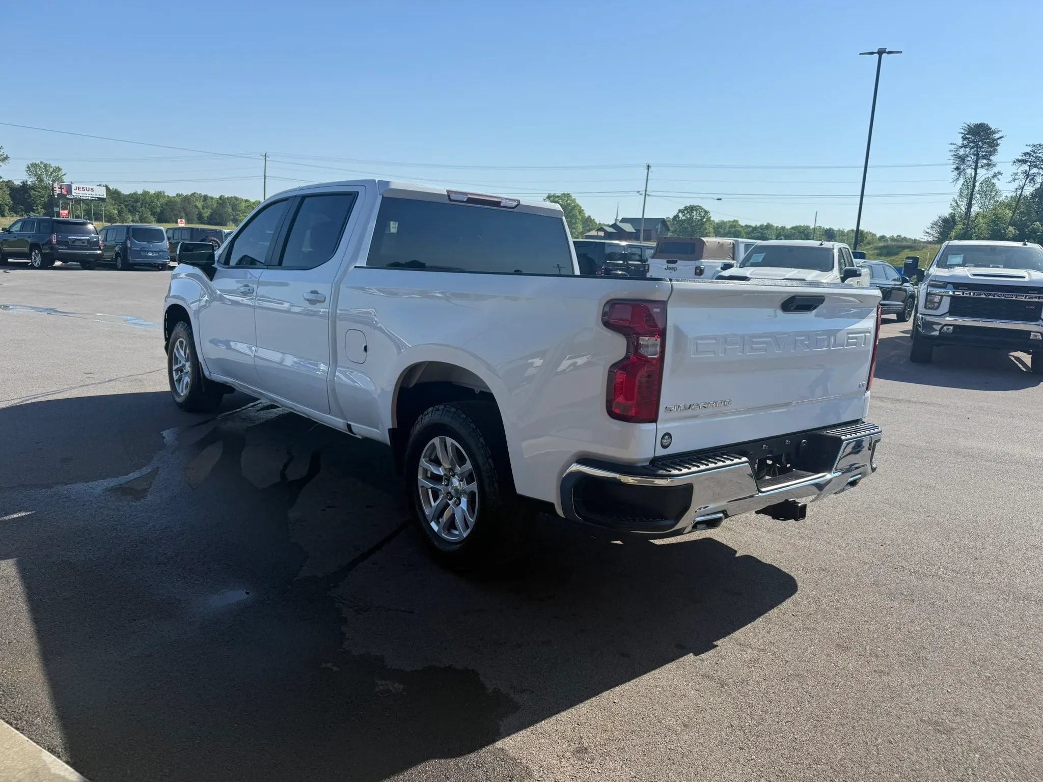 Used 2020 Chevrolet Silverado 1500 LT w/ Z71 Off-Road Package AWD/4WD image 3