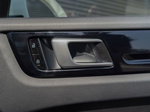 Used 2020 Porsche Cayenne image 32