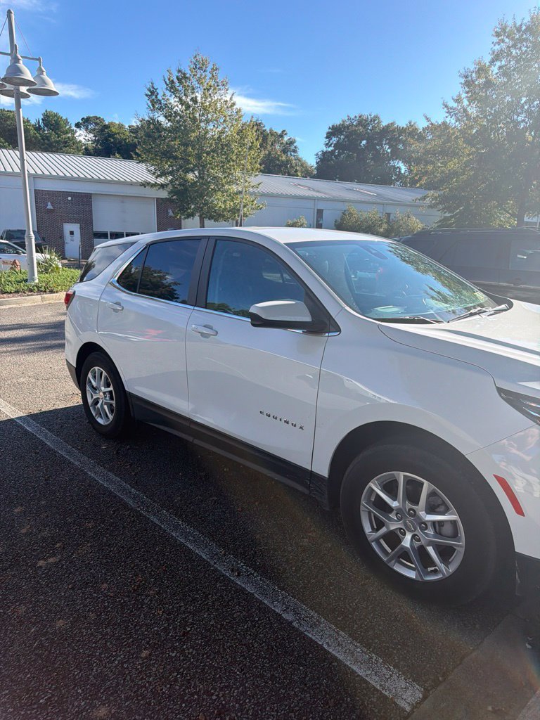 Used 2024 Chevrolet Equinox LT AWD/4WD image 2