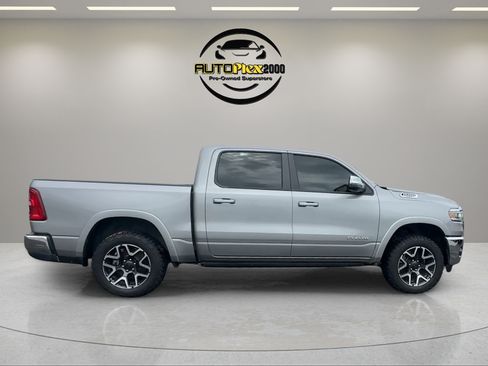 Used 2025 RAM 1500 Laramie AWD/4WD image 8