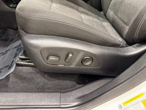 Used 2025 GMC Acadia Elevation image 13