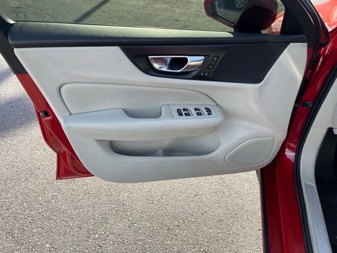 Used 2019 Volvo S60 T5 Momentum w/ Premium Package image 16