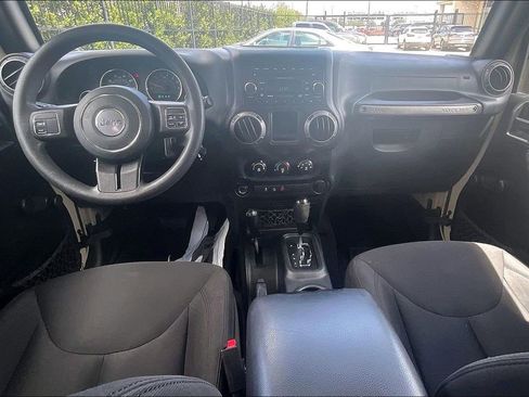 Used 2018 Jeep Wrangler Unlimited Sport AWD/4WD image 15