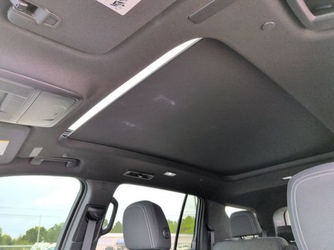 New 2026 Chevrolet Traverse LT w/ Sun and Wheel Package FWD image 17
